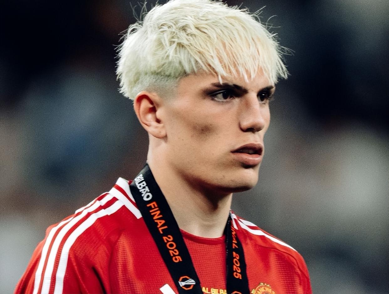 开云体育赛事直播官网曼联新星崭露头角，未来或成球队顶梁柱，规定操作问题.